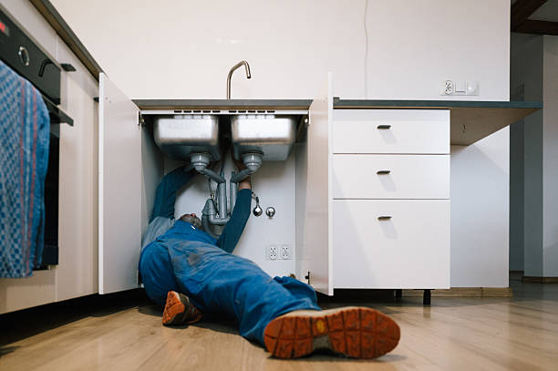 Professional Emergency Plumber technician working in USA